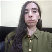 Profesora de castellano da clases a niños de entre 8 y 9 años